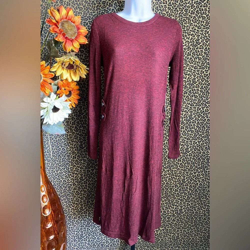 🌴3/$30🌴DOE & RAE Burgundy Marble Long Sleeve Side Slit Button Accent Dress - Picture 2 of 12
